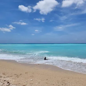 Beachfront Apartment, Quiet 4 Beds, 1 Bath, Ac, Wi-fi, Hot Water, In Near Patos , Paraíso República Dominicana